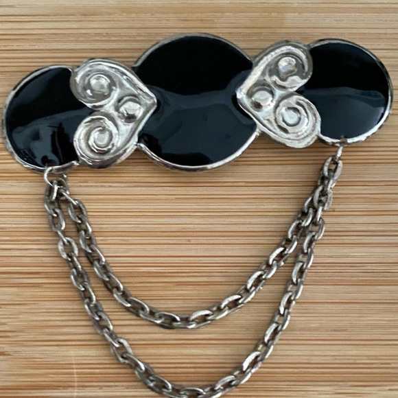 Vintage Black and Silver Chain and Heart Brooch - Picture 5 of 7